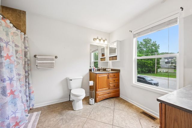 5105 W Flanders Road, Mchenry, IL 60050
