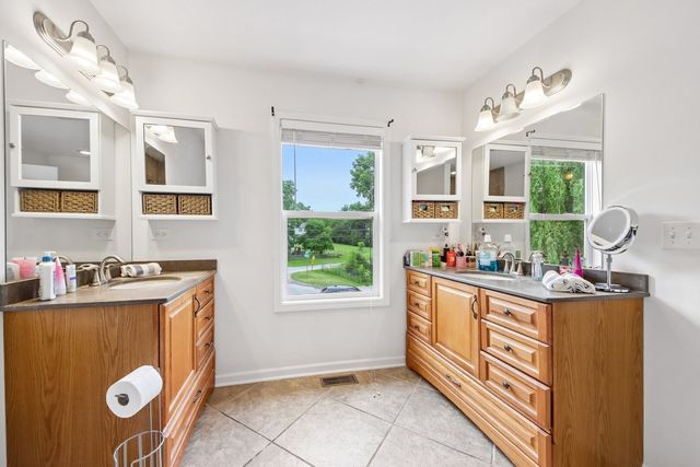 5105 W Flanders Road, Mchenry, IL 60050