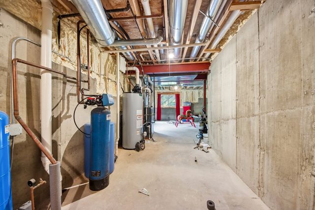 5105 W Flanders Road, Mchenry, IL 60050