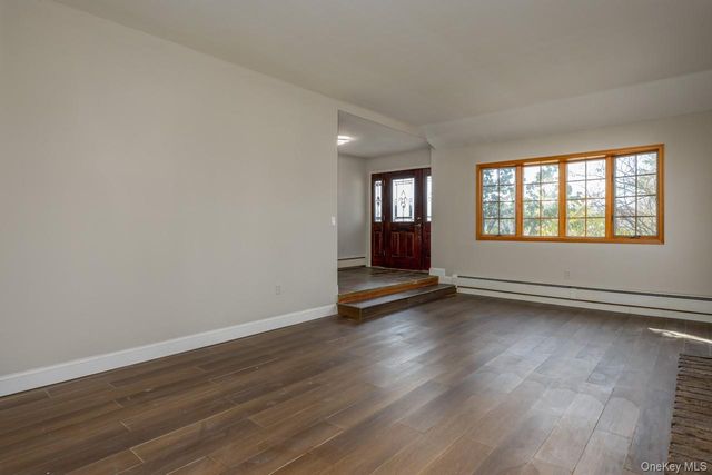 4 Dutch Court, West Nyack, NY 10994