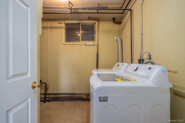 4 Dutch Court, West Nyack, NY 10994