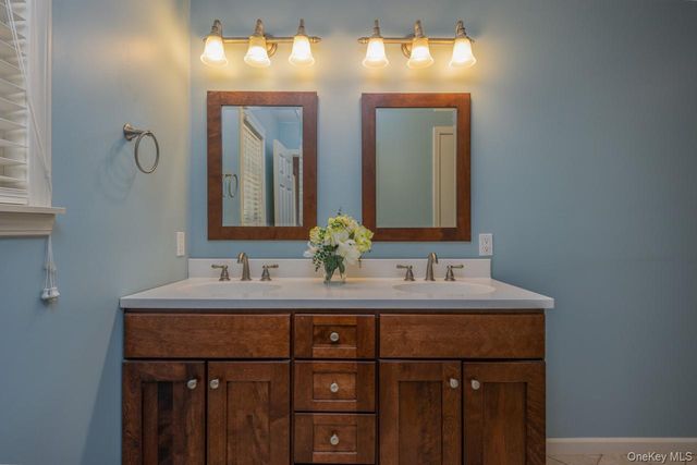 4 Dutch Court, West Nyack, NY 10994