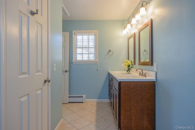 4 Dutch Court, West Nyack, NY 10994