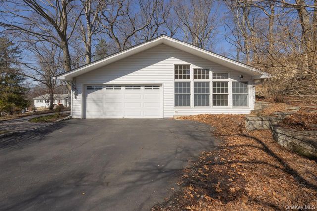 4 Dutch Court, West Nyack, NY 10994