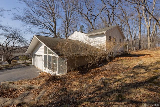 4 Dutch Court, West Nyack, NY 10994