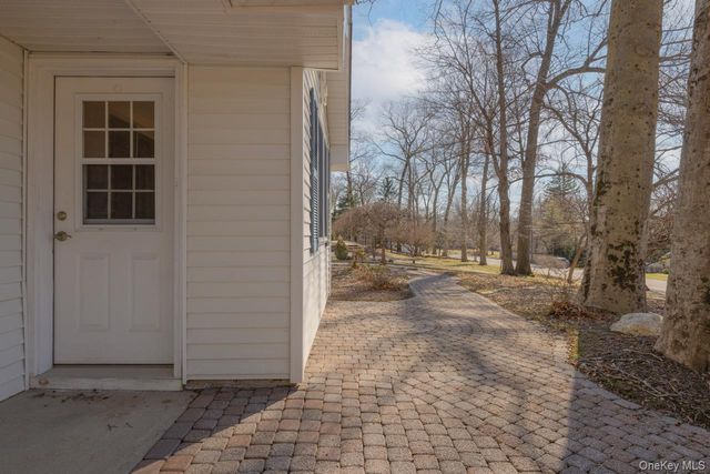 4 Dutch Court, West Nyack, NY 10994