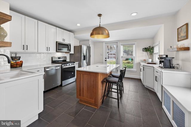 406 LINDEN AVE, Riverton, NJ 08077