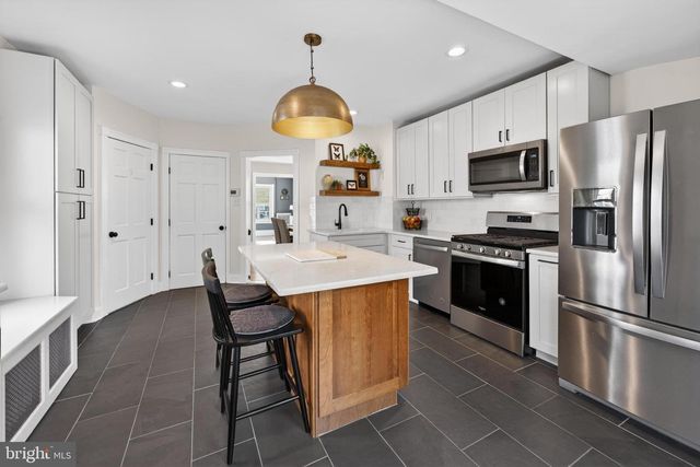 406 LINDEN AVE, Riverton, NJ 08077