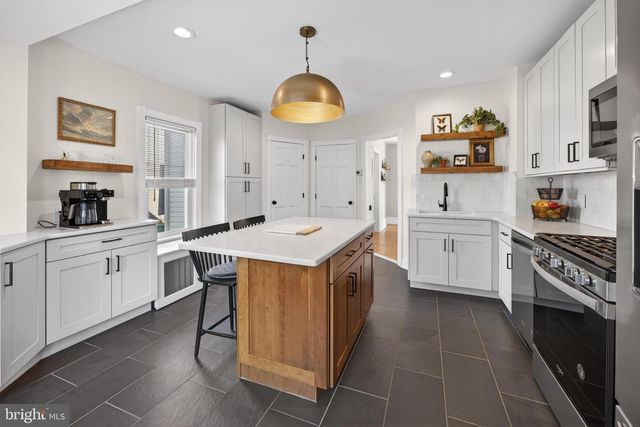 406 LINDEN AVE, Riverton, NJ 08077