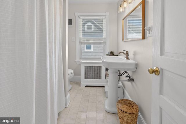 406 LINDEN AVE, Riverton, NJ 08077