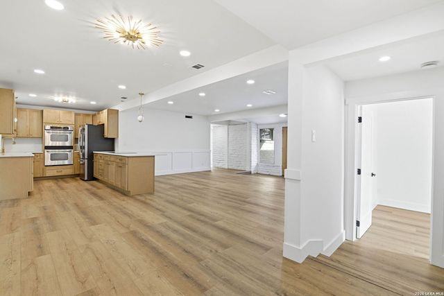 1311 wiltshire, Terrell Hills, TX 78209