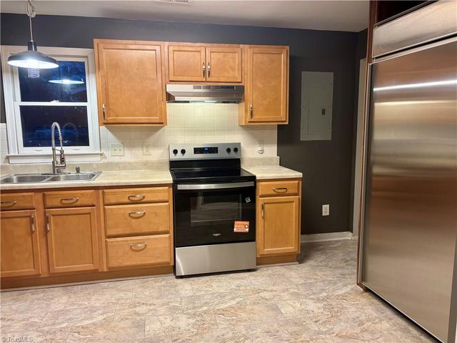 4015 Broadacres Drive, Greensboro, NC 27407