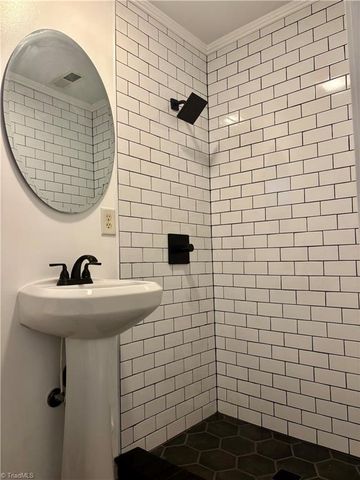 4015 Broadacres Drive, Greensboro, NC 27407