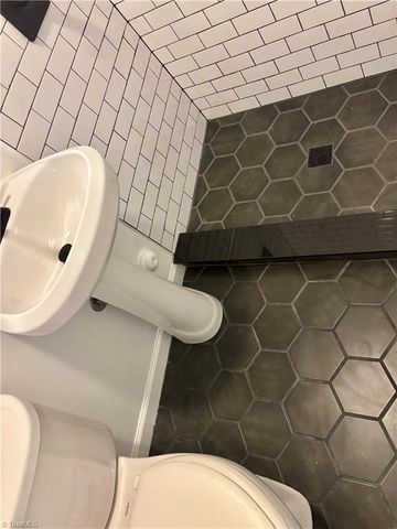 4015 Broadacres Drive, Greensboro, NC 27407