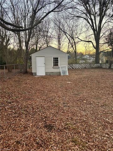 4015 Broadacres Drive, Greensboro, NC 27407