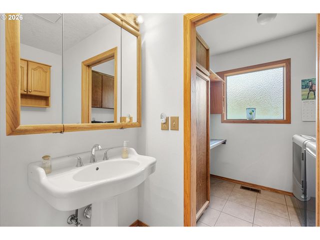 2308 Ne 46TH St, Vancouver, WA 98663