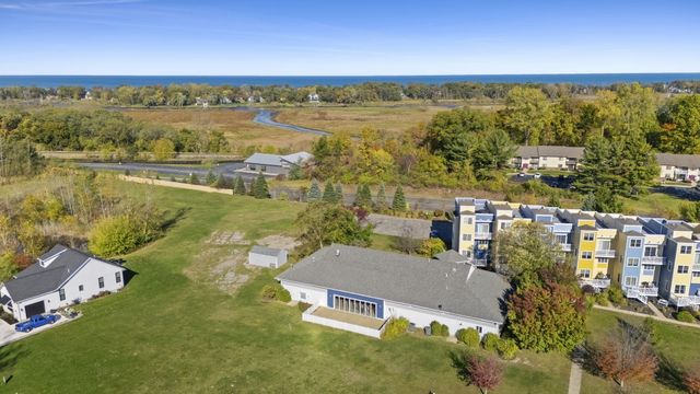 21 Diamond Point Lane 11, New Buffalo City, MI 49117