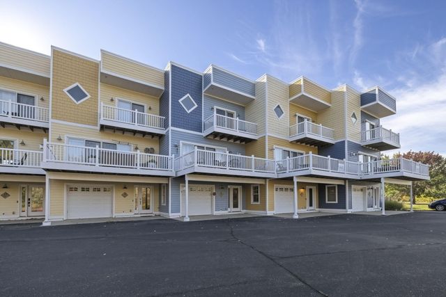 21 Diamond Point Lane 11, New Buffalo City, MI 49117