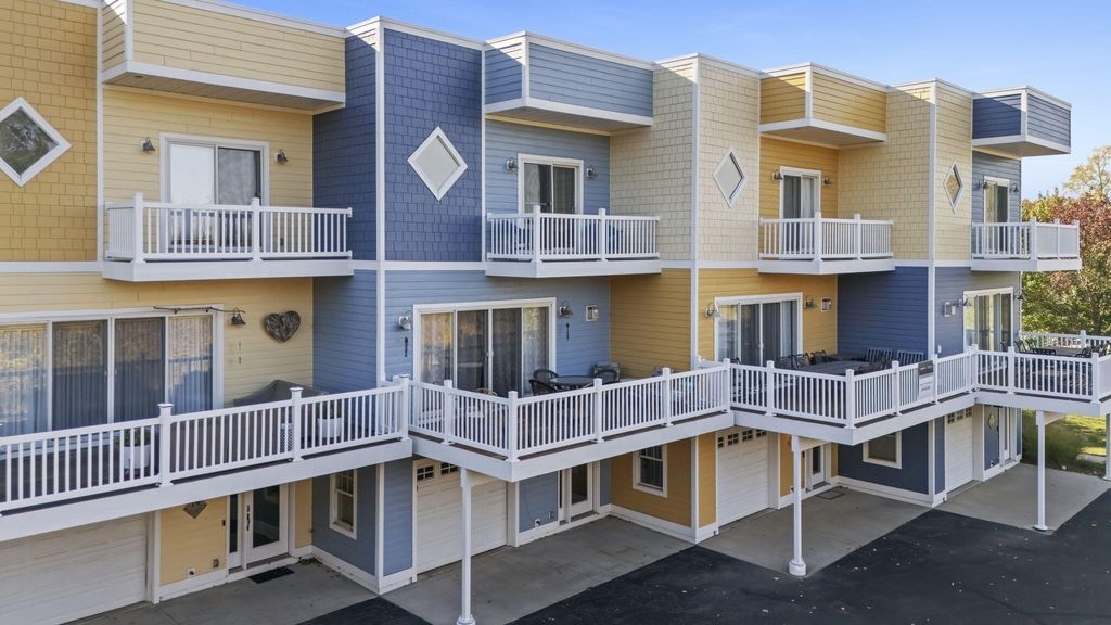 21 Diamond Point Lane 11, New Buffalo City, MI 49117