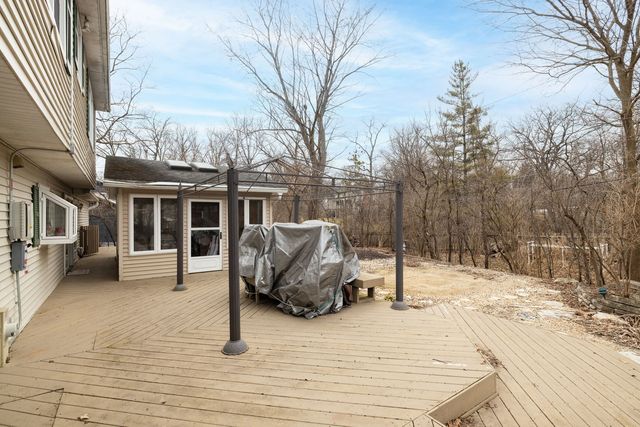 23W100 Kings Court, Glen Ellyn, IL 60137