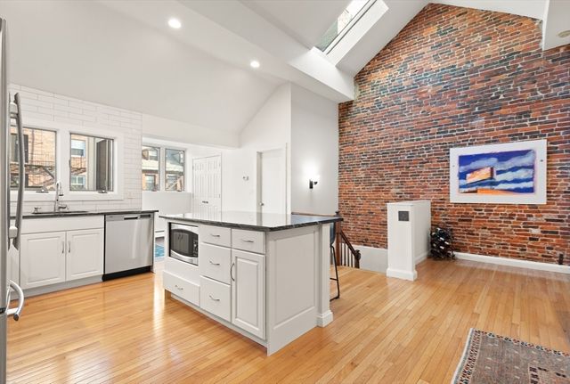 32 Temple Street 3, Boston, MA 02114