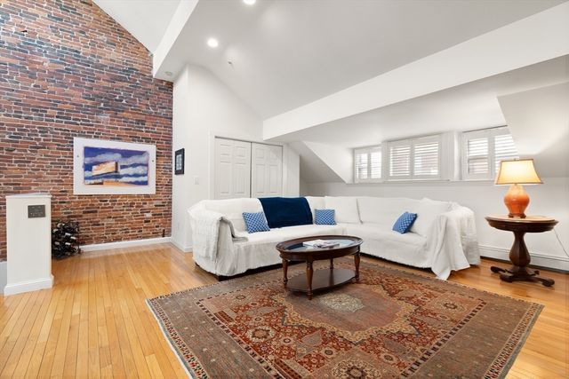 32 Temple Street 3, Boston, MA 02114