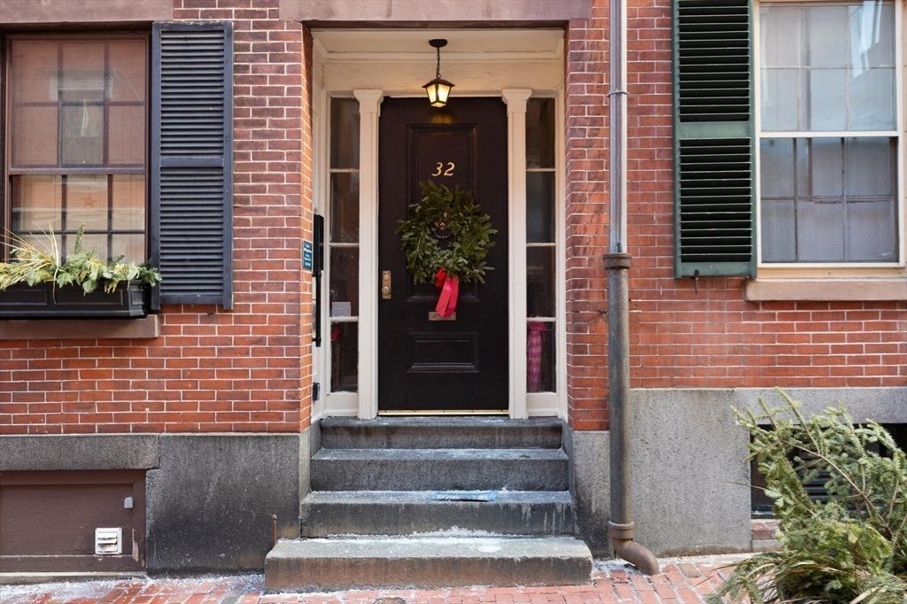 32 Temple Street 3, Boston, MA 02114