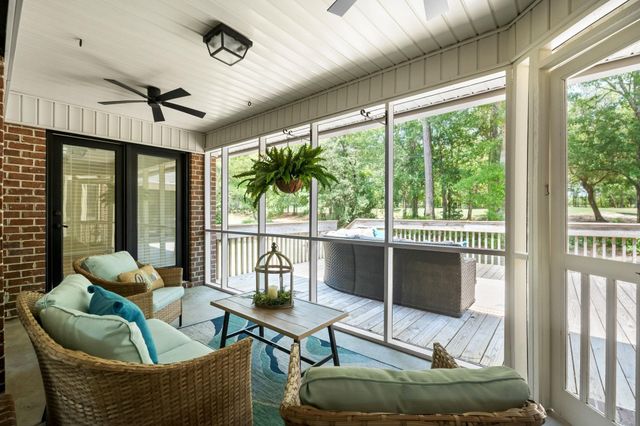 4015 River Hills Dr., Little River, SC 29566