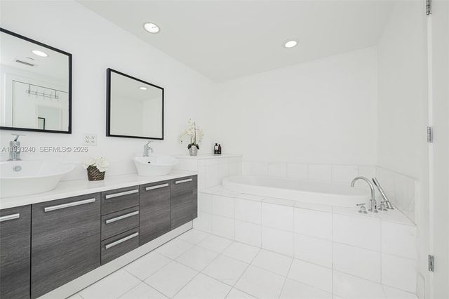2950 NE 188th Street 139, Aventura, FL 33180
