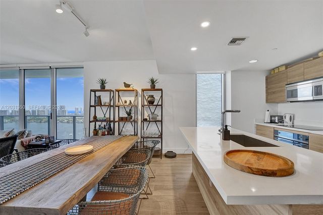 16385 Biscayne Blvd 3107, North Miami Beach, FL 33160