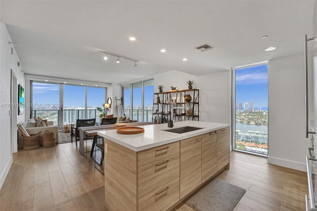 16385 Biscayne Blvd 3107, North Miami Beach, FL 33160