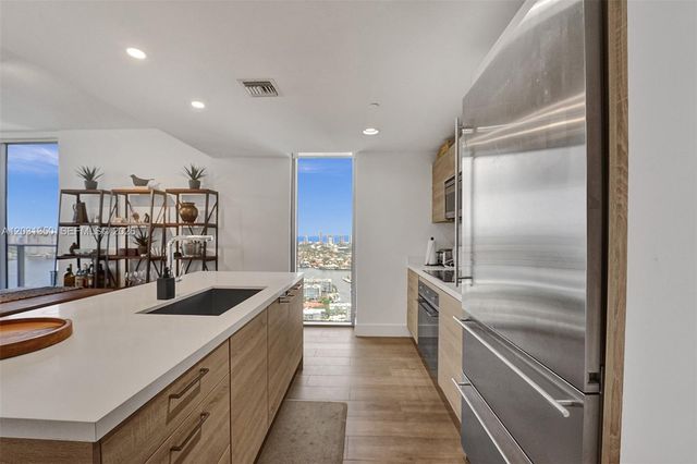 16385 Biscayne Blvd 3107, North Miami Beach, FL 33160