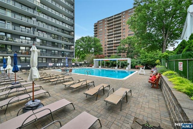 285 Aycrigg Avenue 22J, Passaic, NJ 07055