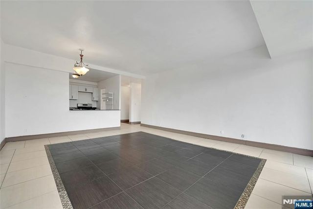 285 Aycrigg Avenue 22J, Passaic, NJ 07055