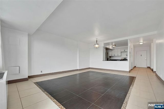 285 Aycrigg Avenue 22J, Passaic, NJ 07055