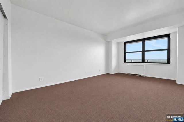 285 Aycrigg Avenue 22J, Passaic, NJ 07055