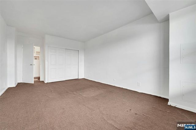 285 Aycrigg Avenue 22J, Passaic, NJ 07055