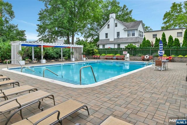 285 Aycrigg Avenue 22J, Passaic, NJ 07055