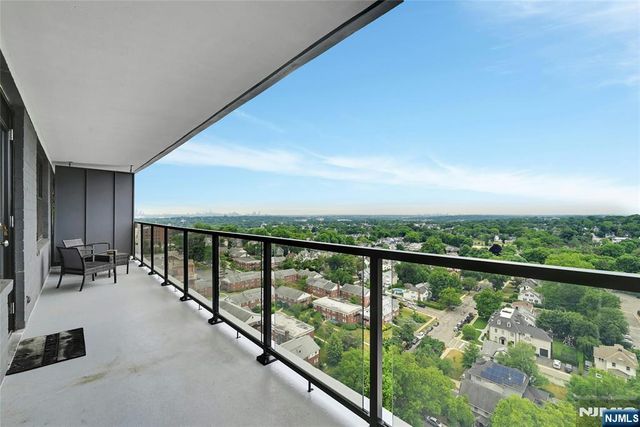 285 Aycrigg Avenue 22J, Passaic, NJ 07055