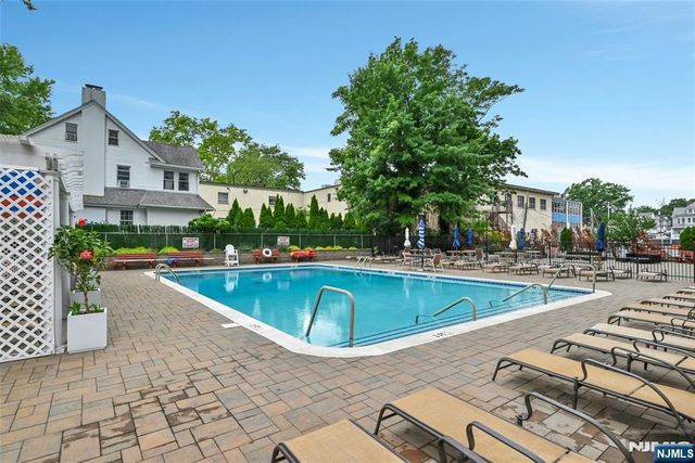 285 Aycrigg Avenue 22J, Passaic, NJ 07055
