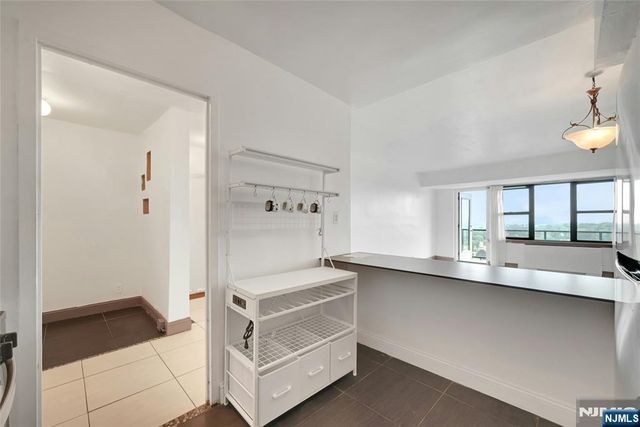 285 Aycrigg Avenue 22J, Passaic, NJ 07055