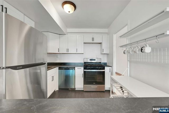 285 Aycrigg Avenue 22J, Passaic, NJ 07055