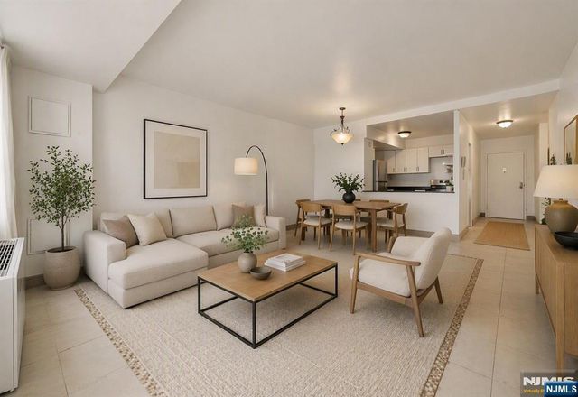 285 Aycrigg Avenue 22J, Passaic, NJ 07055