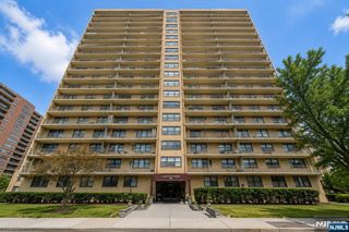 285 Aycrigg Avenue 22J, Passaic, NJ 07055
