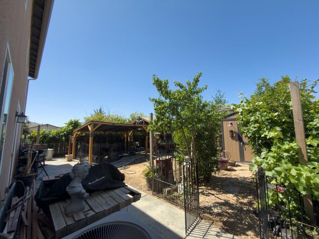 1157 S Dee Ann Avenue, Fresno, CA 93727