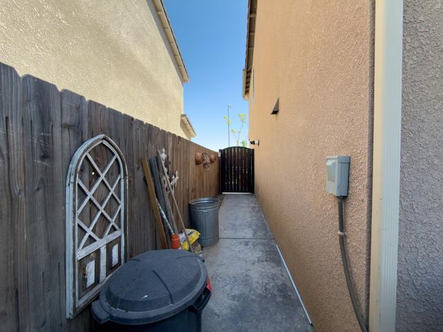 1157 S Dee Ann Avenue, Fresno, CA 93727