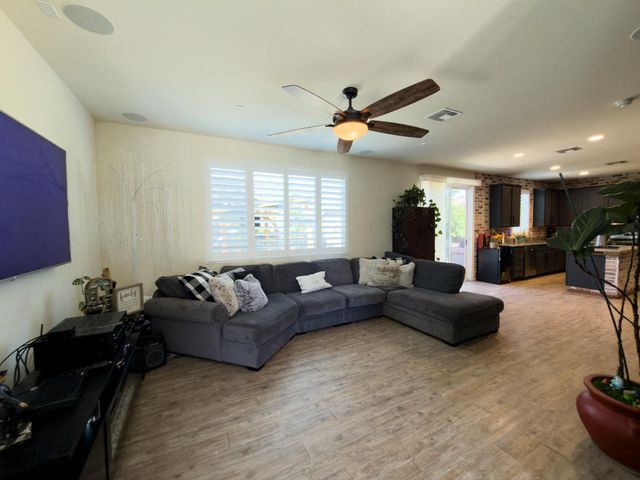 1157 S Dee Ann Avenue, Fresno, CA 93727