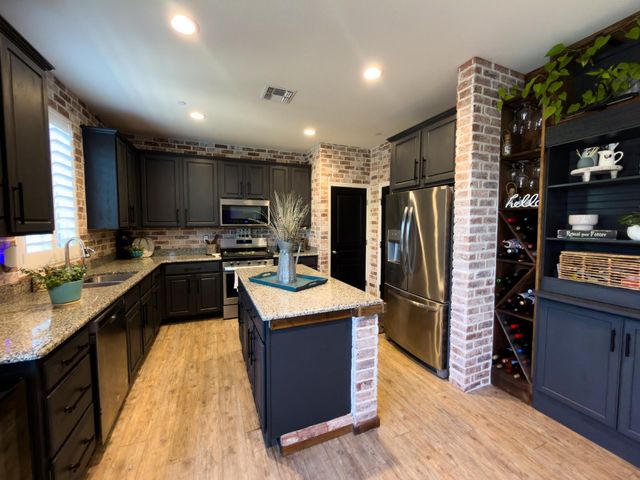 1157 S Dee Ann Avenue, Fresno, CA 93727