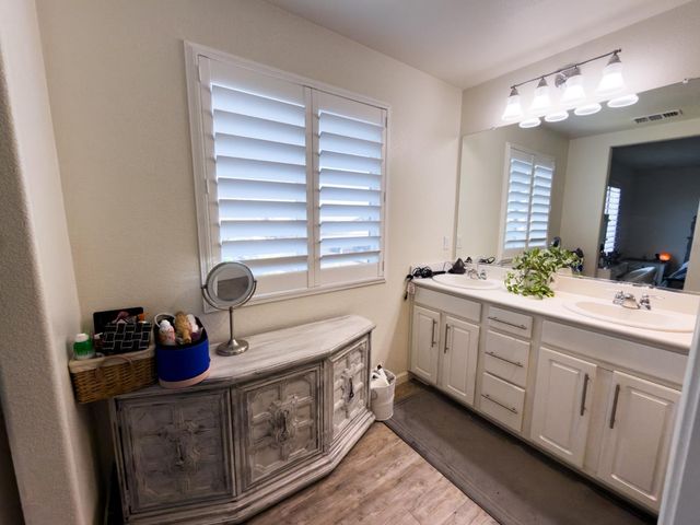 1157 S Dee Ann Avenue, Fresno, CA 93727