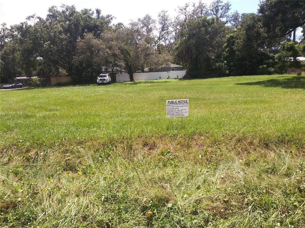 Image 2 of property listing at 1902 W FERN STREET, Tampa, FL 33604
